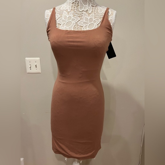 ALPHALETE ULTRASOFT ALLURE DRESS SZ LARGE OPEN BACK GYM WORKOUT ATHLEISURE MAUVE - Picture 5 of 9